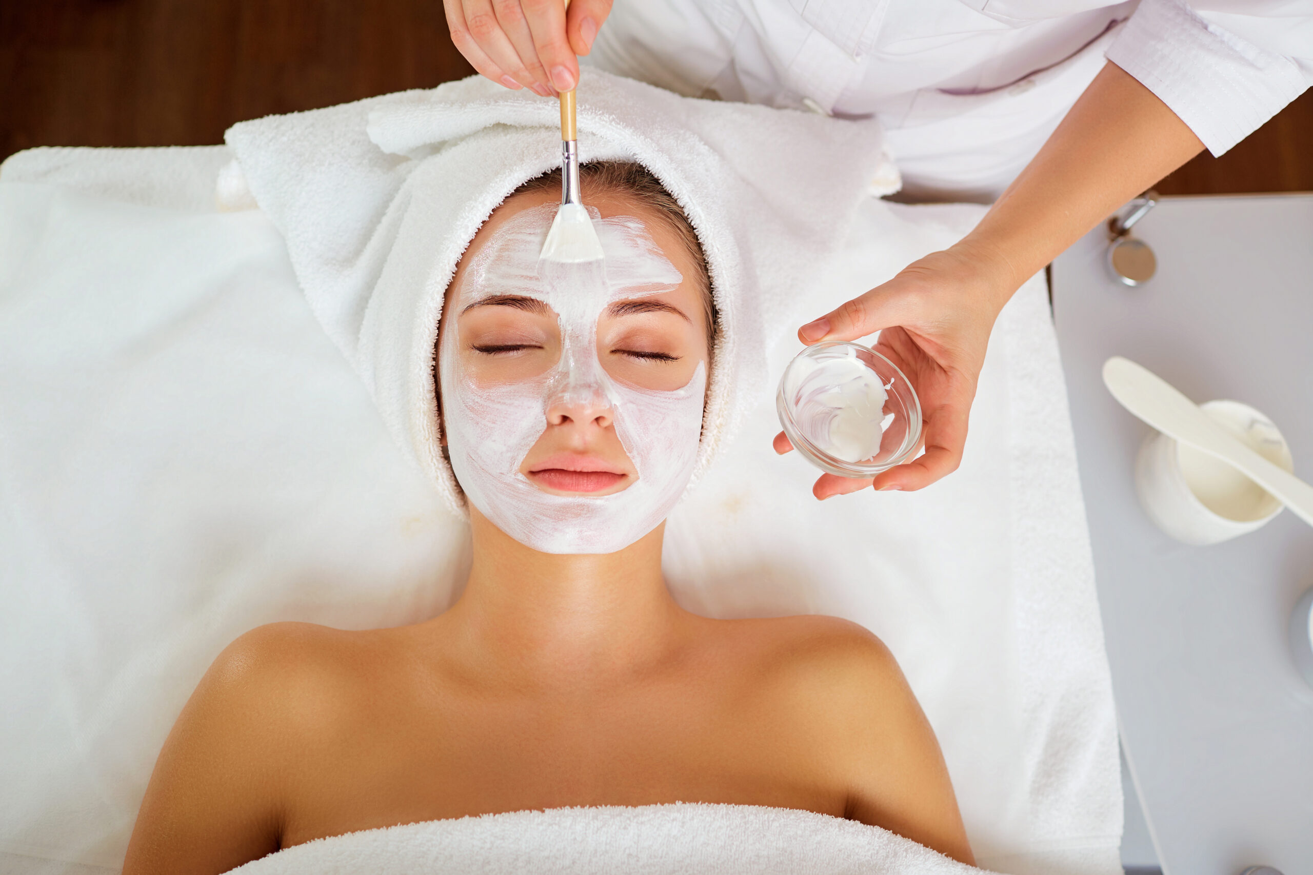 Woman,In,Mask,On,Face,In,Spa,Salon.